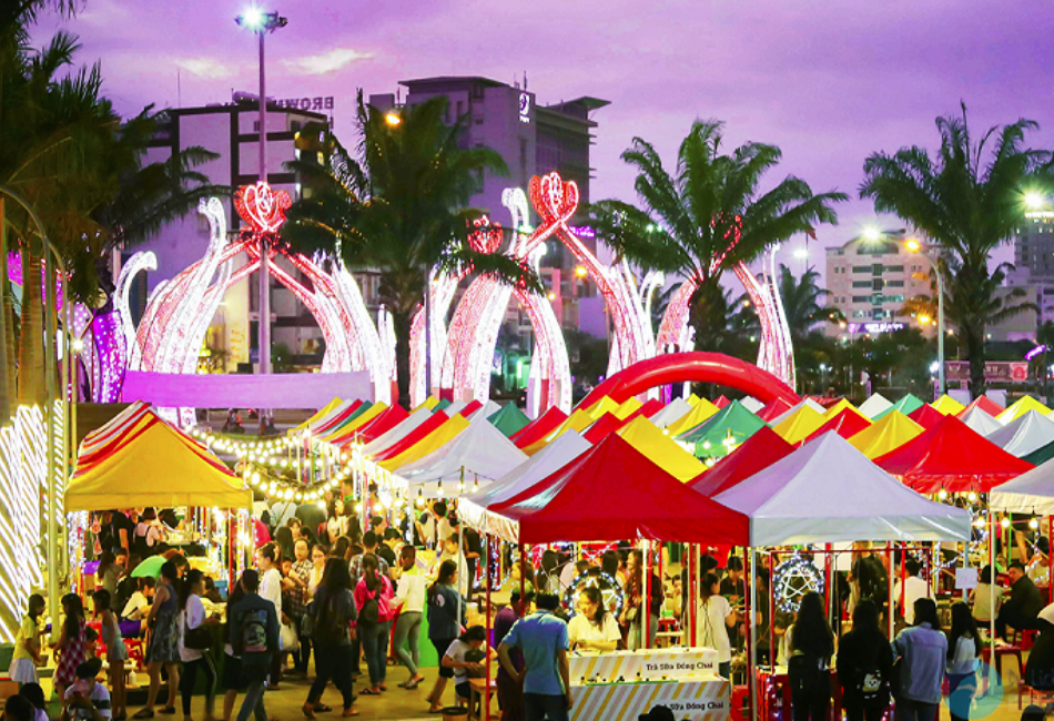 Le Duan night Market