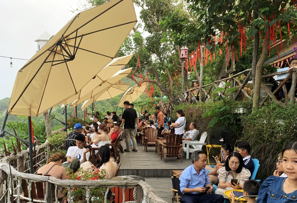 Coffee at Hai Van Pass